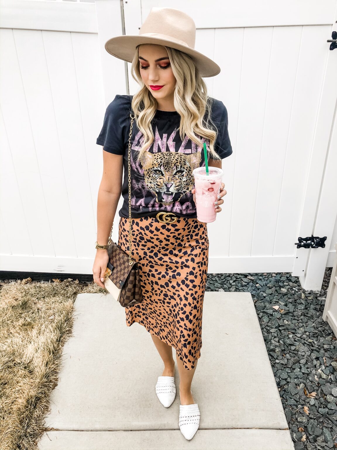 10 Ways to Style a Graphic Tee Z93
