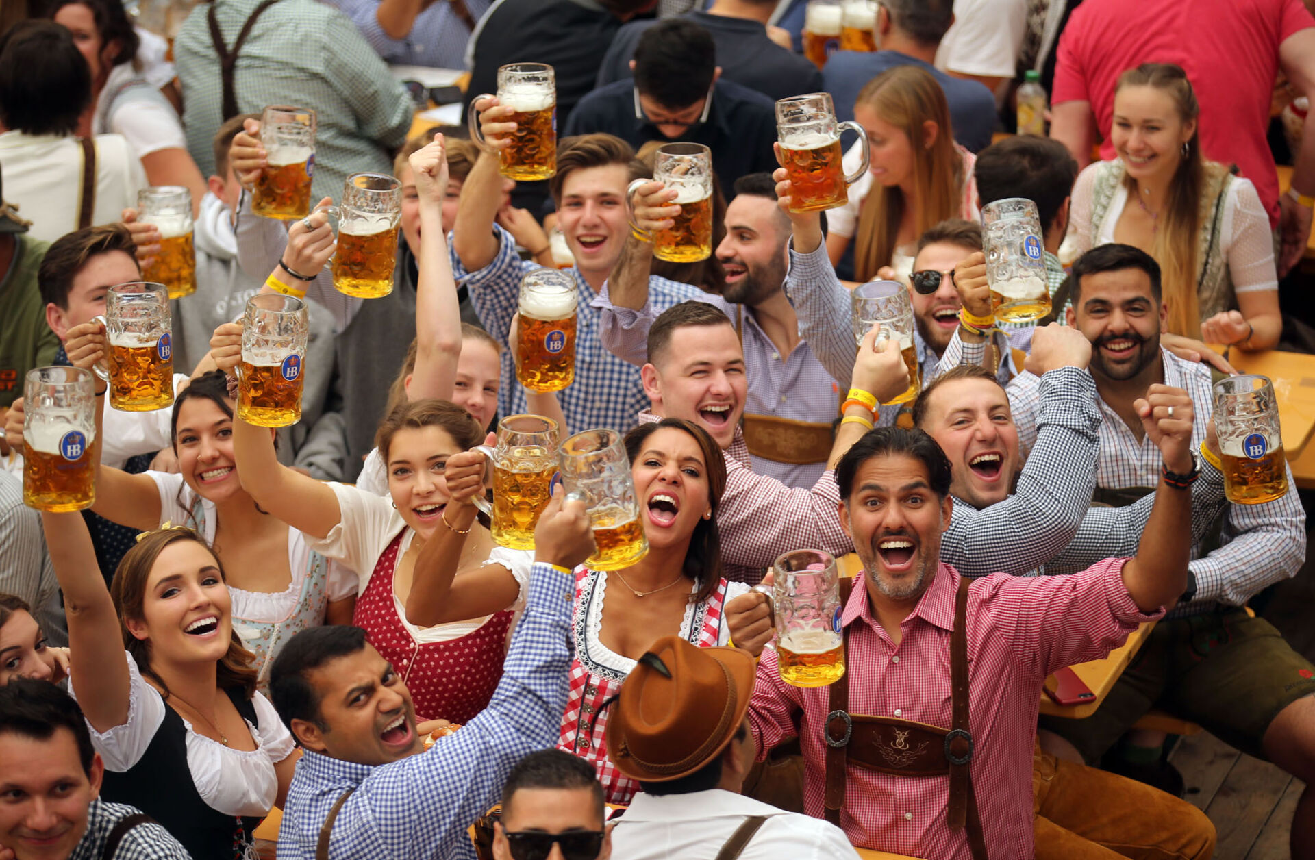 OKTOBERFEST RETURNS IN MUNICH FOR FIRST TIME IN TWO YEARS - Z93