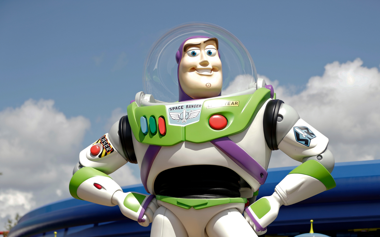 New Lightyear Trailer Gives Full Look At Chris Evans Voiced Buzz Z93