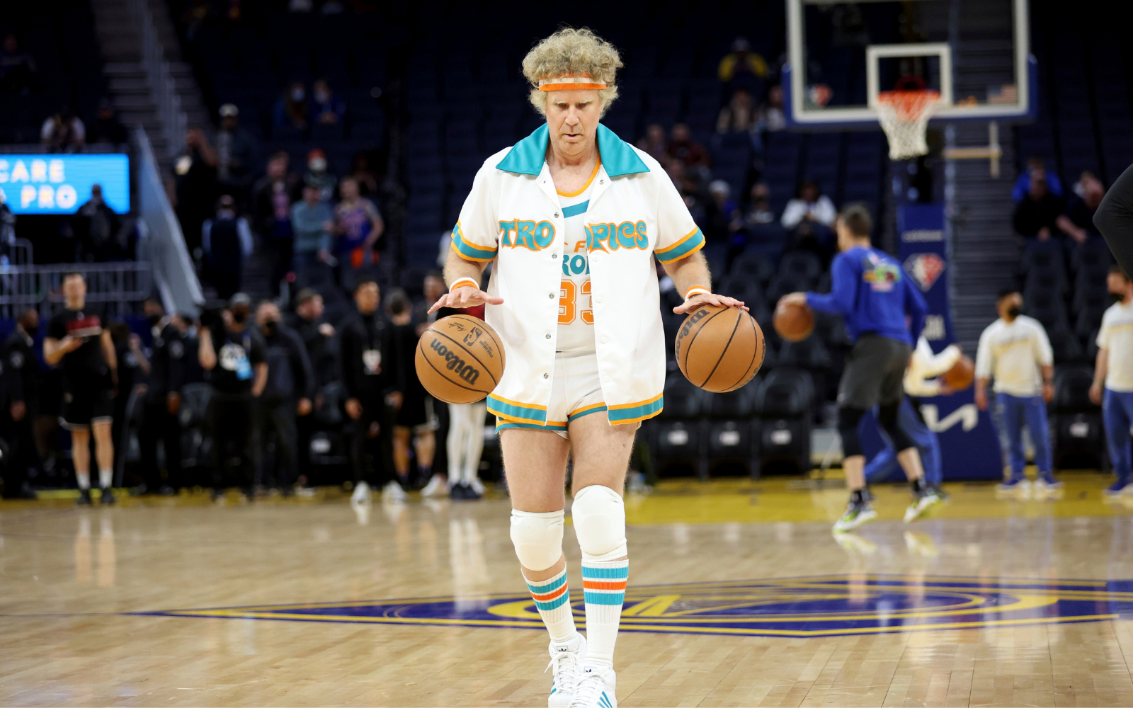 Will Ferrell warmed up with Warriors Klay Thompson dressed as